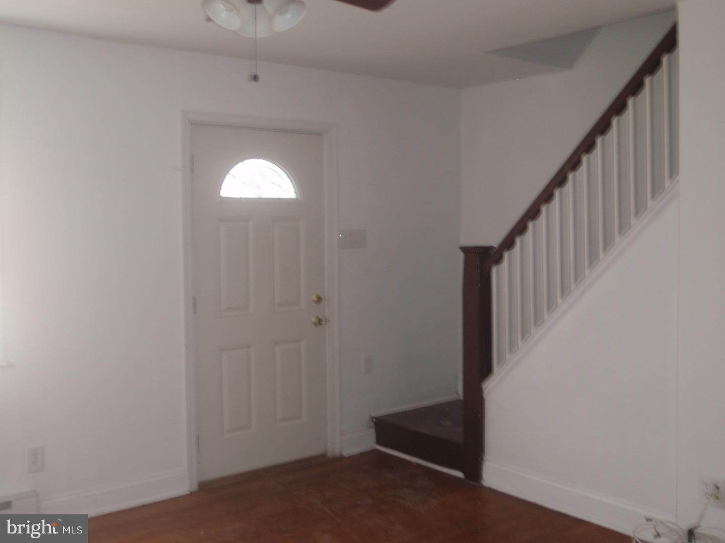 6995 B Guilford Road Upper Darby, PA 19082 - Photo 5 of 23 Living Room
