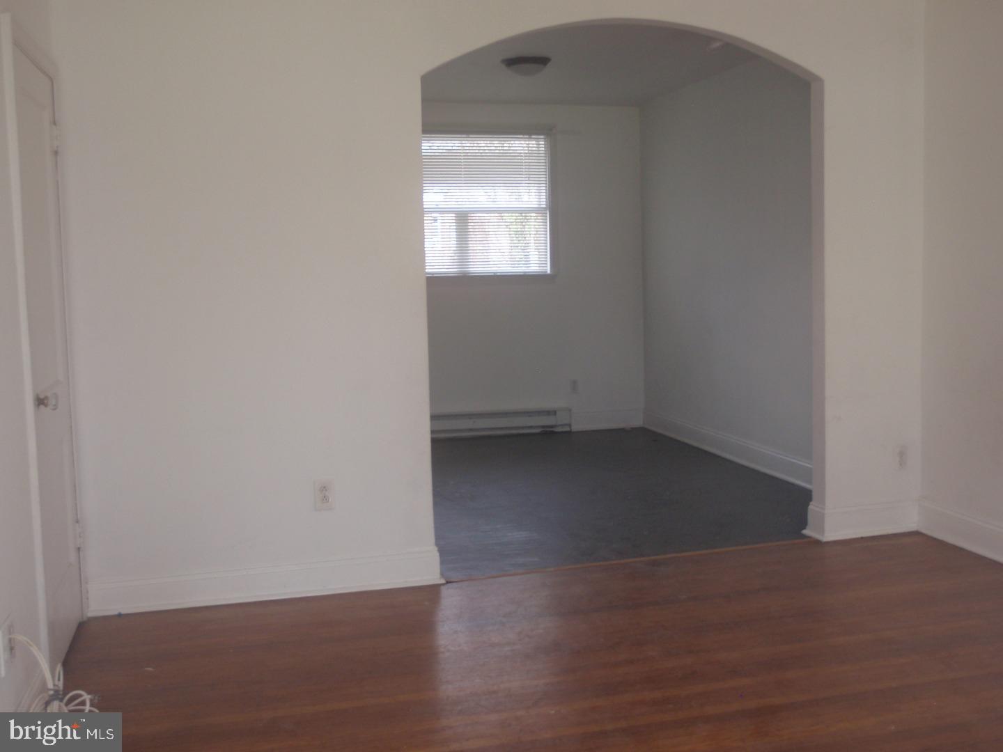 6995 B Guilford Road Upper Darby, PA 19082 - Photo 7 of 23 Living Room