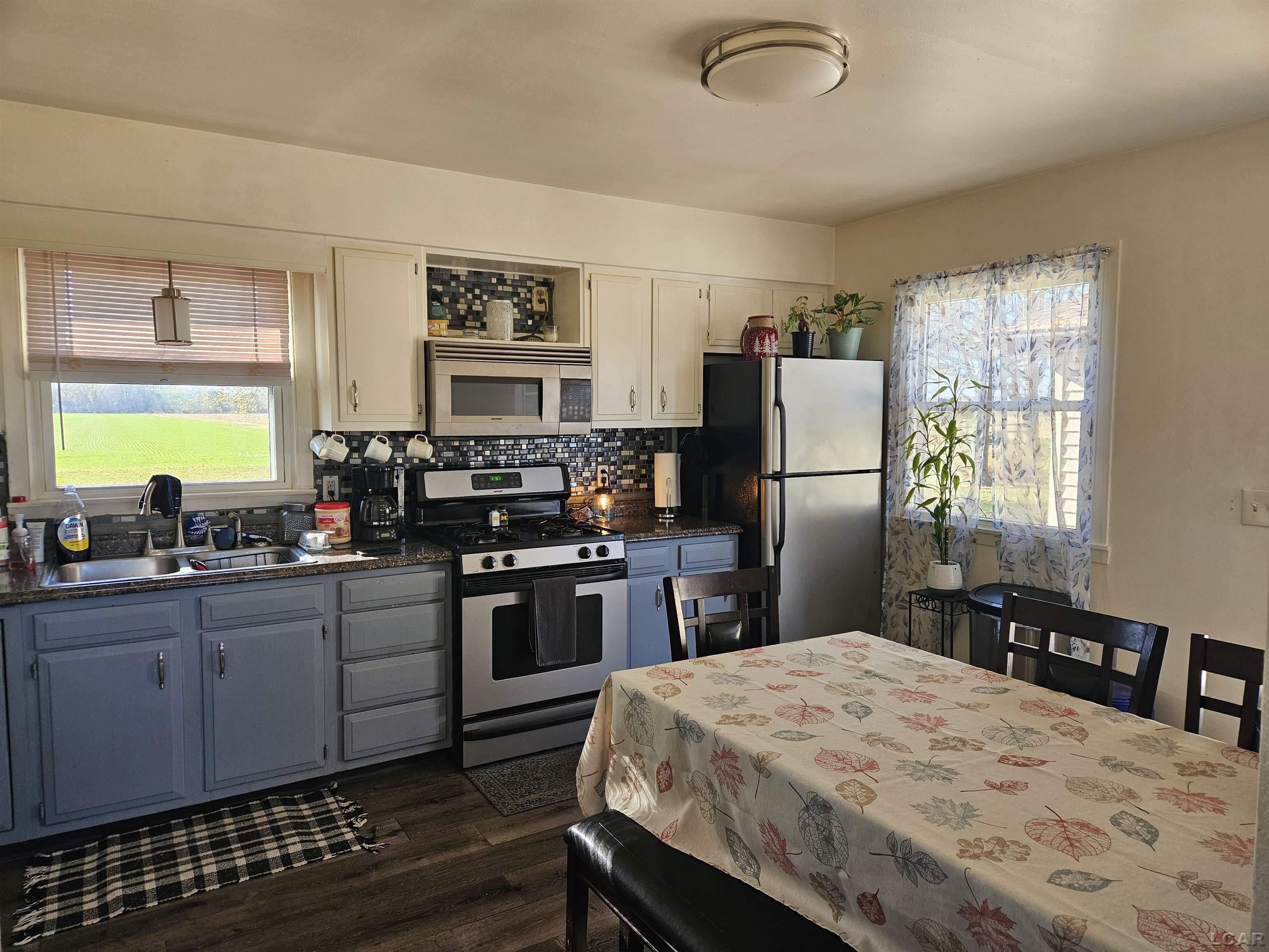 991 East Substation Road Temperance, MI 48182 - Photo 7 of 18 EAT-IN KITCHEN
