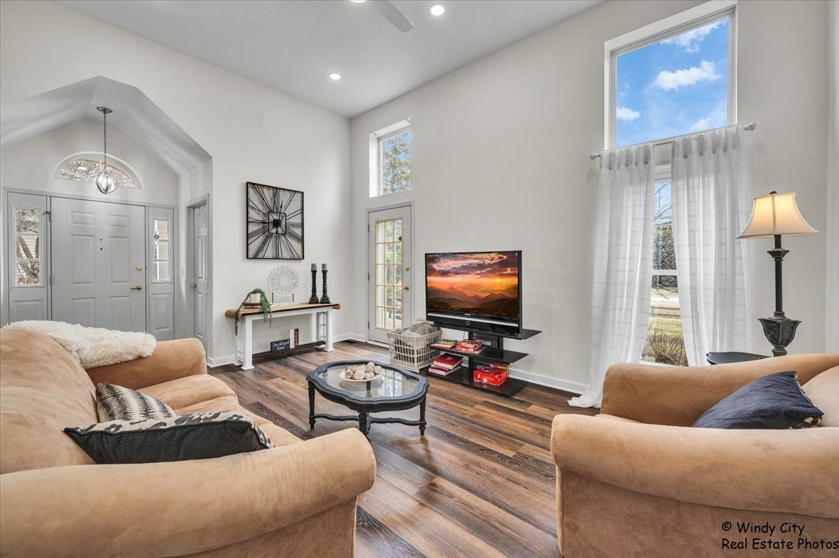 2054 Peach Tree Lane Algonquin, IL 60102 - Photo 8 of 19