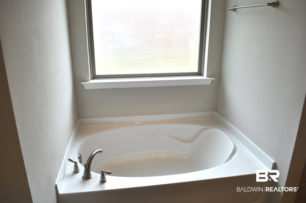 31543 Spoonbill Road Daphne, AL 36527 - Photo 13 of 19 Master Tub