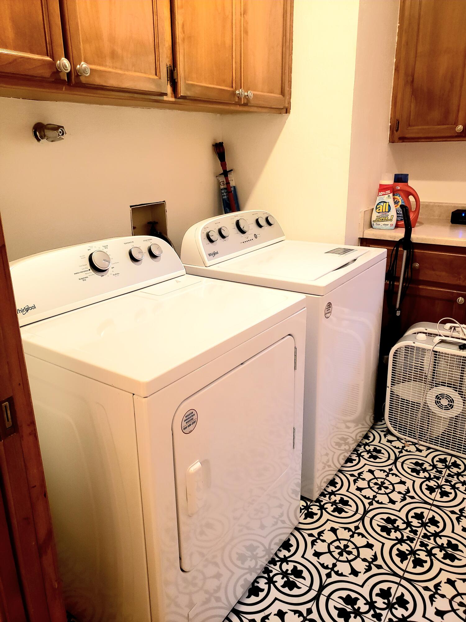 44561 Dinely Drive Three Rivers, CA 93271 - Photo 40 of 47 laundry room