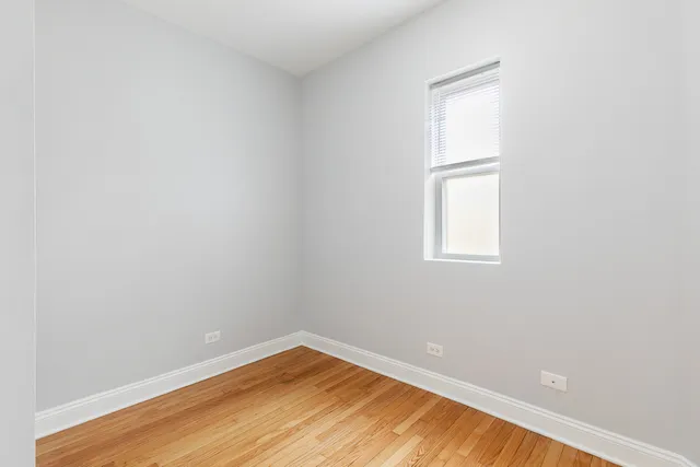 $2,075 | 2009 West Jarvis Avenue, Unit 2, Chicago, IL 60645