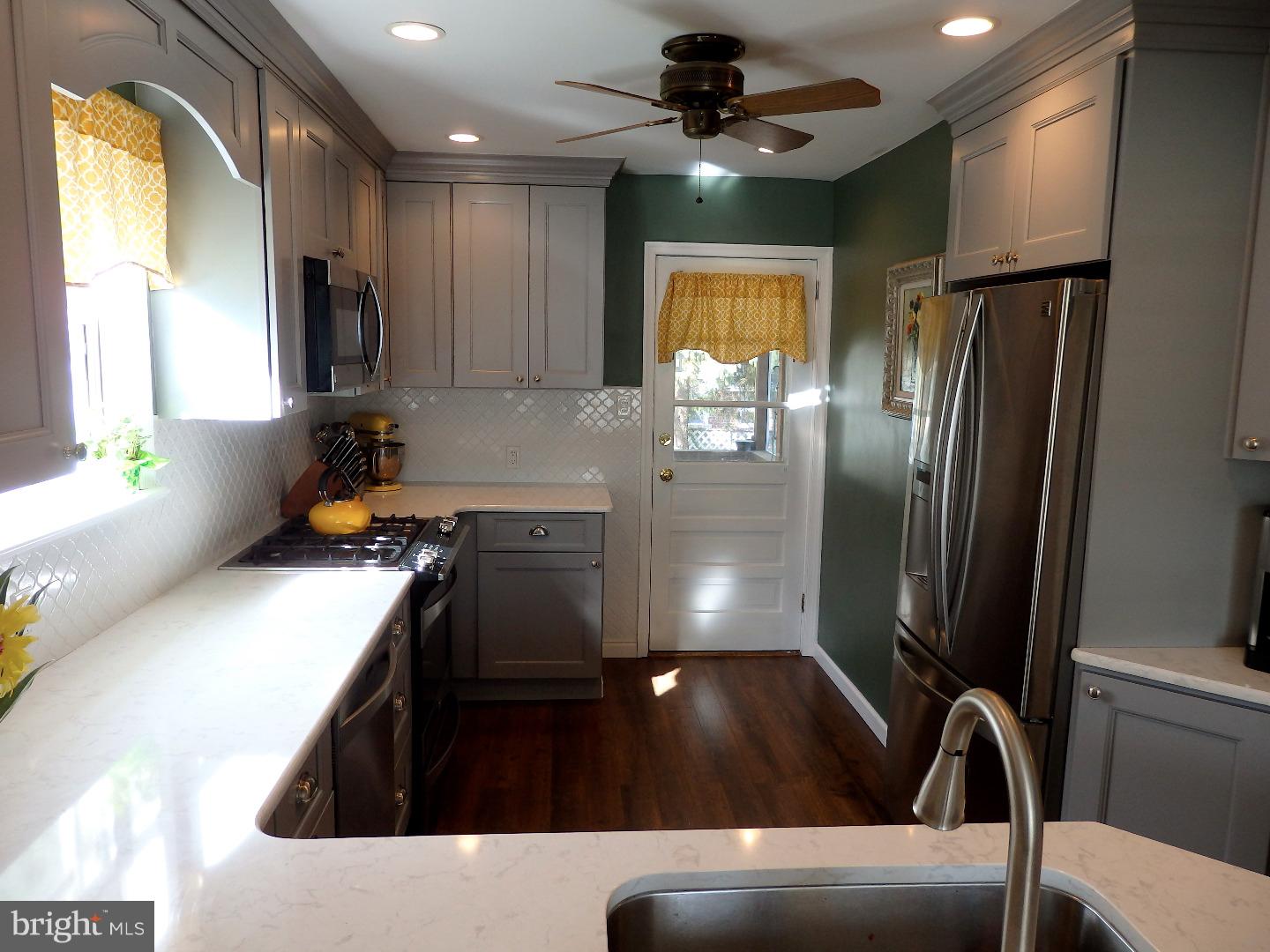 437 Lawrence Road Havertown, PA 19083 - Photo 4 of 23 Kitchen
