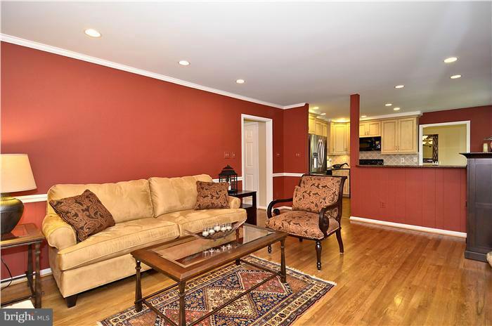 35 Treworthy Road North Potomac, MD 20878 - Photo 11 of 23 Family Room