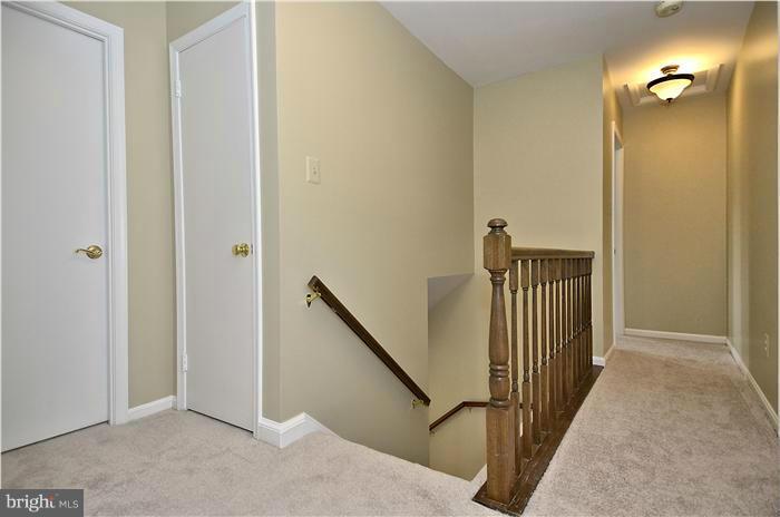 35 Treworthy Road North Potomac, MD 20878 - Photo 14 of 23 UL Landing