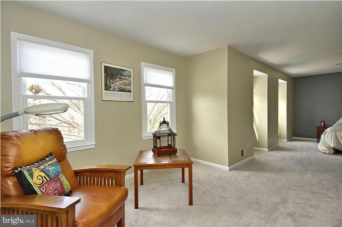 35 Treworthy Road North Potomac, MD 20878 - Photo 16 of 23 Master Bedroom Sitting Room