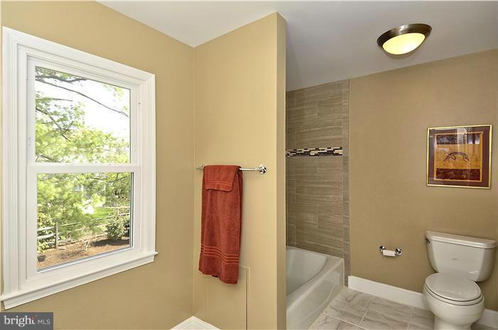 35 Treworthy Road North Potomac, MD 20878 - Photo 17 of 23 Bath (Master)