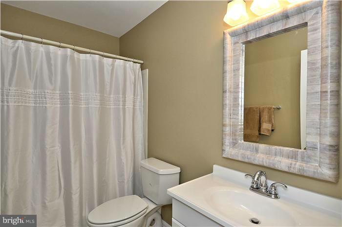 35 Treworthy Road North Potomac, MD 20878 - Photo 21 of 23 UL Hall Bath