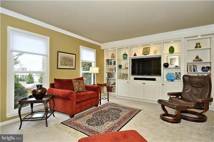 Living Room w/ Custom Built-Ins