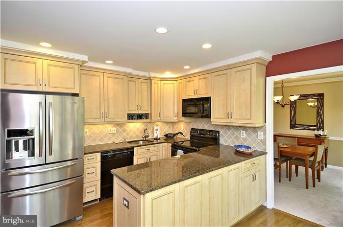 35 Treworthy Road North Potomac, MD 20878 - Photo 8 of 23 Kitchen w/granite counters