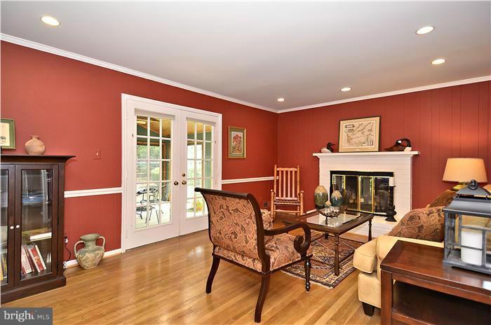 35 Treworthy Road North Potomac, MD 20878 - Photo 10 of 23 Family Room