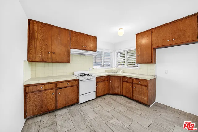 $1,580,000 | 304 East 95th Street, Los Angeles, CA 90003