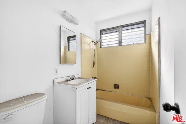 $1,580,000 | 304 East 95th Street, Los Angeles, CA 90003