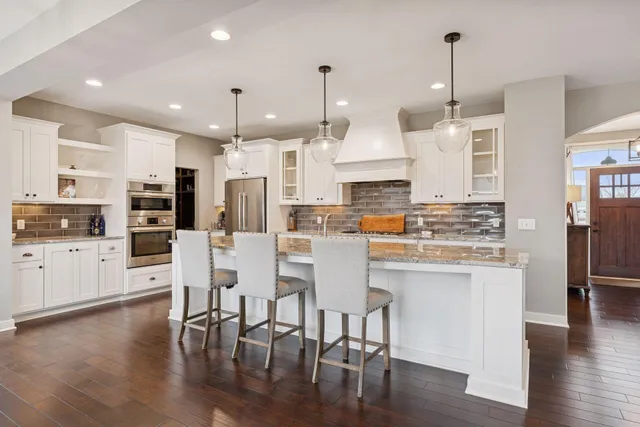 $844,900 | 2559 Woods Drive, Victoria, MN 55386