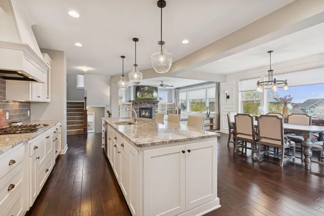 $844,900 | 2559 Woods Drive, Victoria, MN 55386