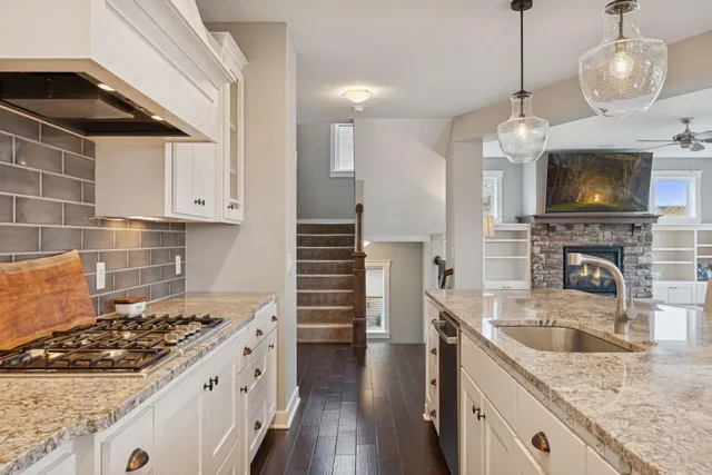 $844,900 | 2559 Woods Drive, Victoria, MN 55386