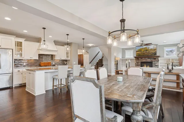 $844,900 | 2559 Woods Drive, Victoria, MN 55386