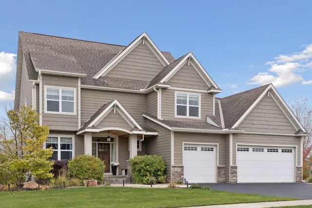 $844,900 | 2559 Woods Drive, Victoria, MN 55386