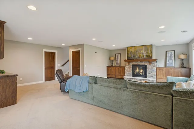 $844,900 | 2559 Woods Drive, Victoria, MN 55386