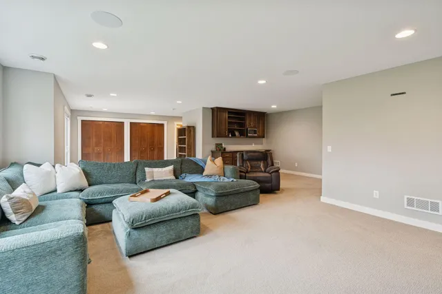 $844,900 | 2559 Woods Drive, Victoria, MN 55386