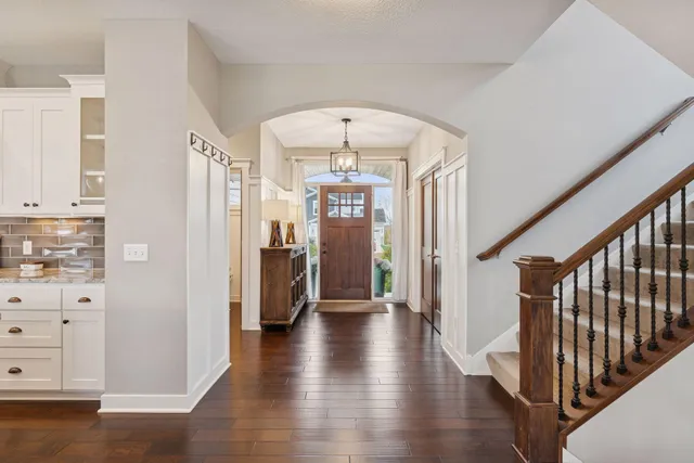 $844,900 | 2559 Woods Drive, Victoria, MN 55386