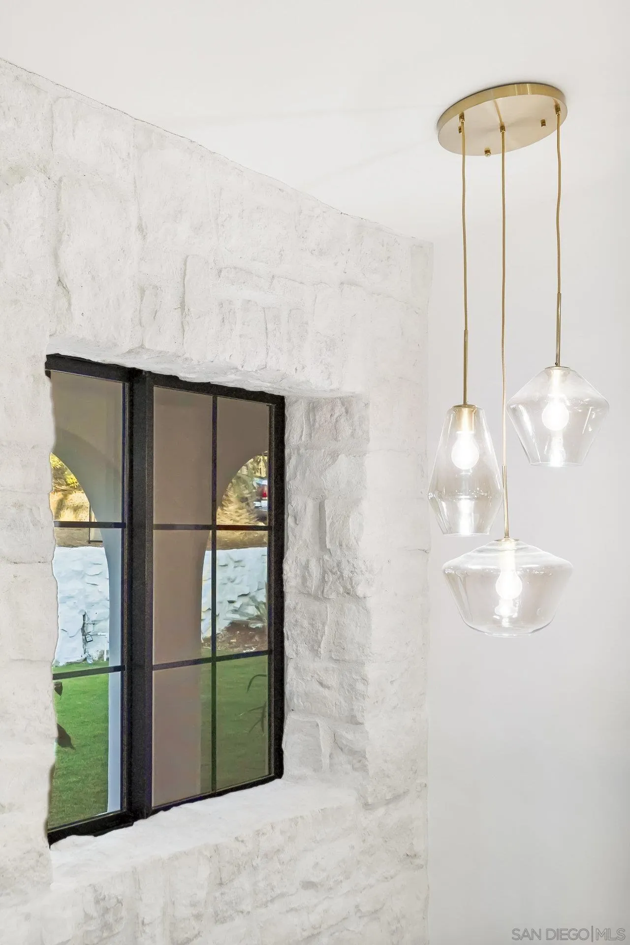 8843 Mariposa Street La Mesa, CA 91941 - Photo 31 of 60 a room with a window