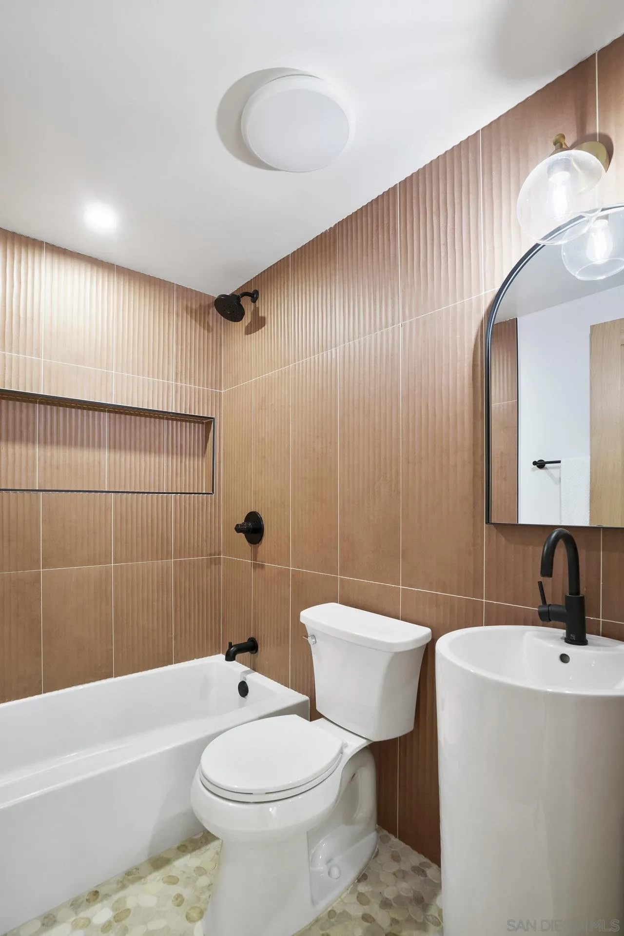8843 Mariposa Street La Mesa, CA 91941 - Photo 44 of 60 a bathroom with a toilet a sink and bathtub