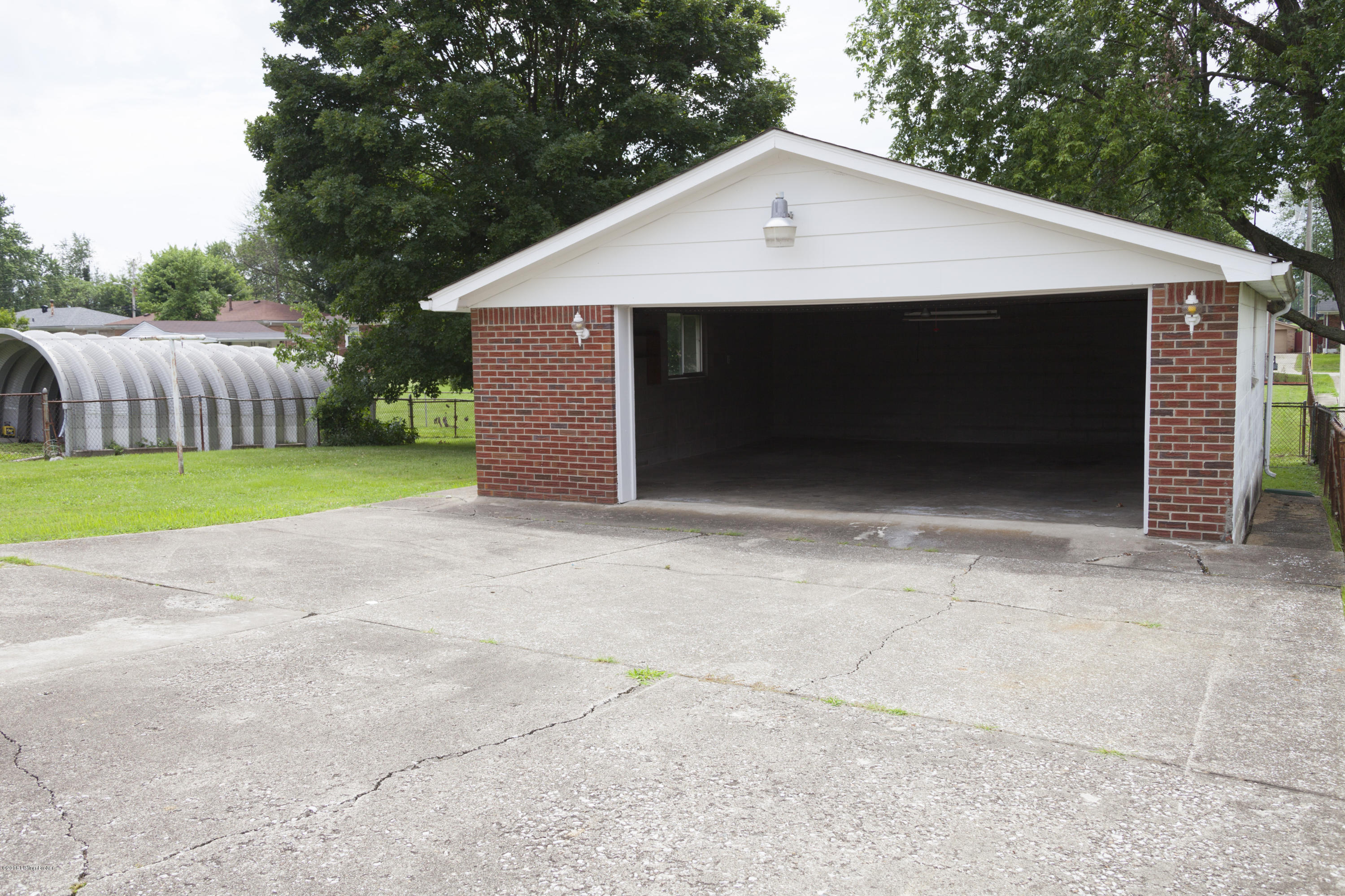 3446 Fern Lea Road Louisville, KY 40216 - Photo 9 of 36 Exterior 9