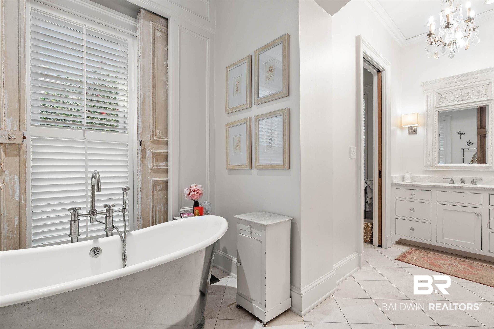 2256 De Leon Avenue Mobile, AL 36607 - Photo 22 of 61 One of 2 baths in primary suite, separate tub and shower