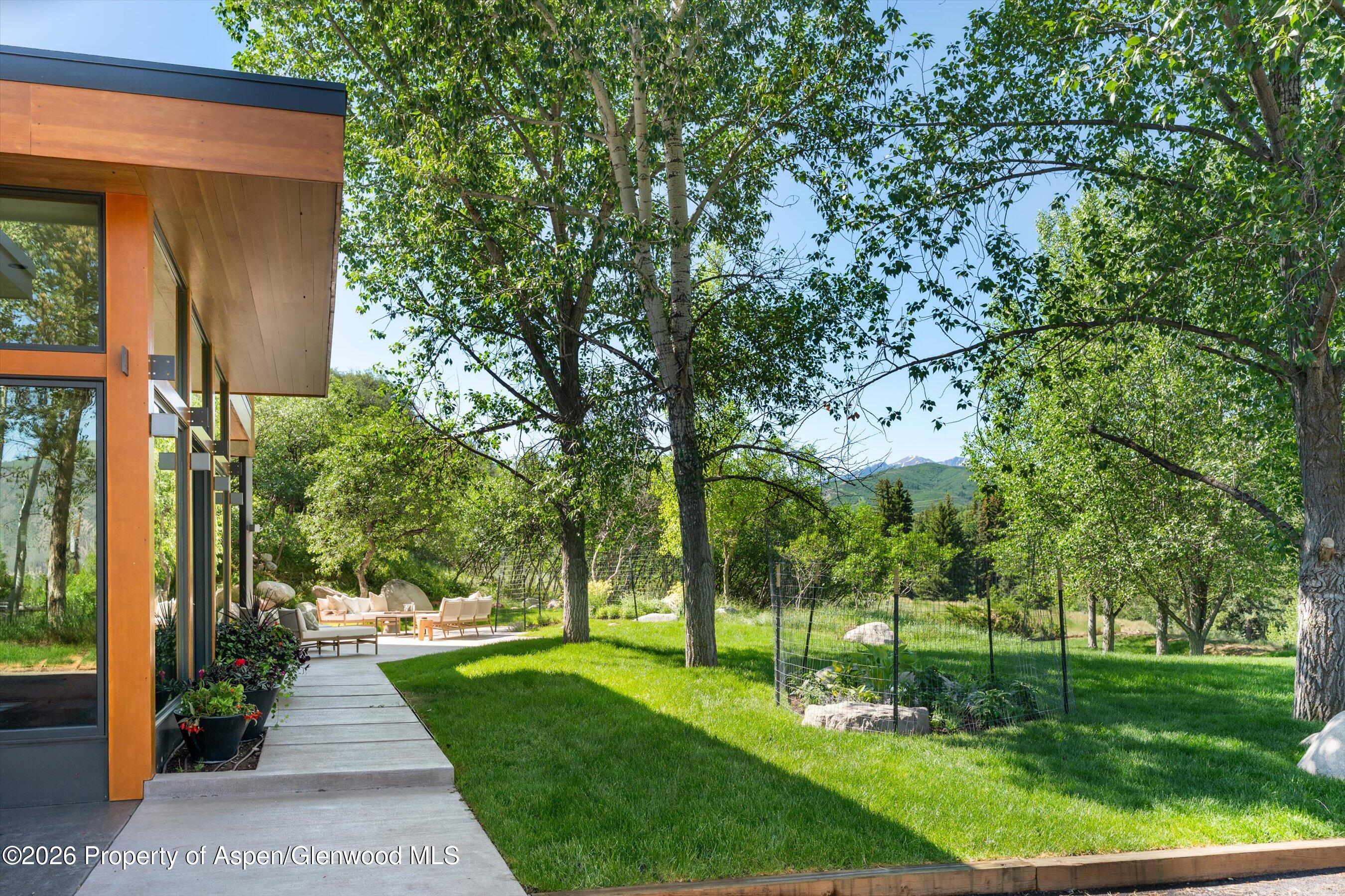 8389 Upper River Road Woody Creek, CO 81656 - Photo 31 of 31 Lawn