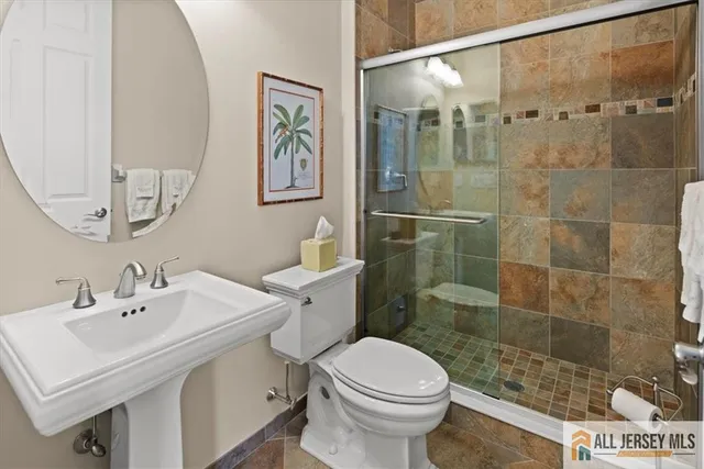 $910,000 | 12 Hardwick Drive, Kendall Park, NJ 08824