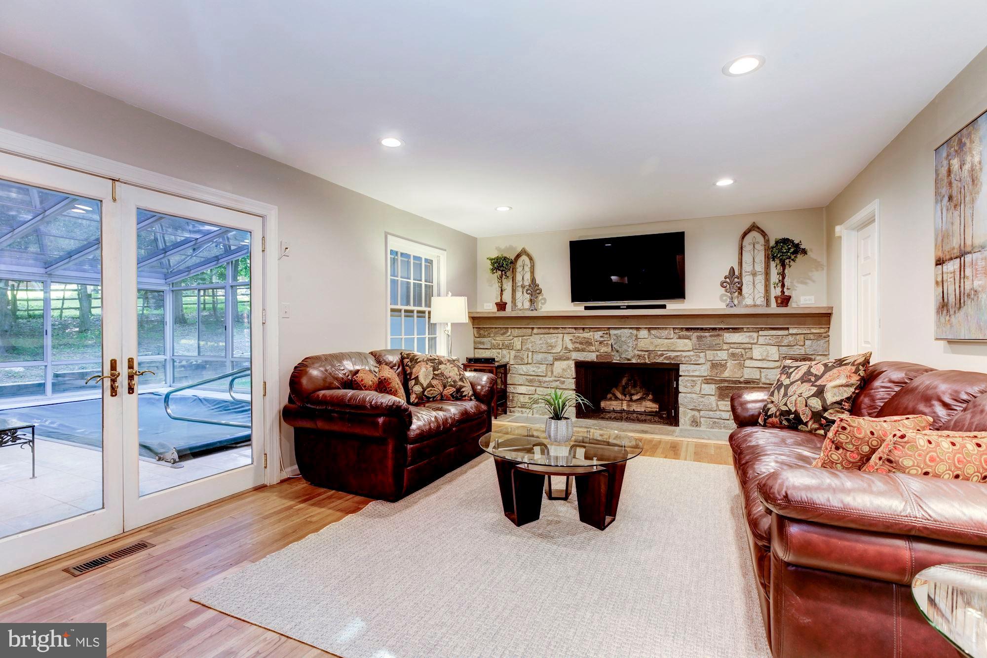 11817 Hunting Ridge Court Potomac, MD 20854 - Photo 13 of 31 Main Level - Family Room