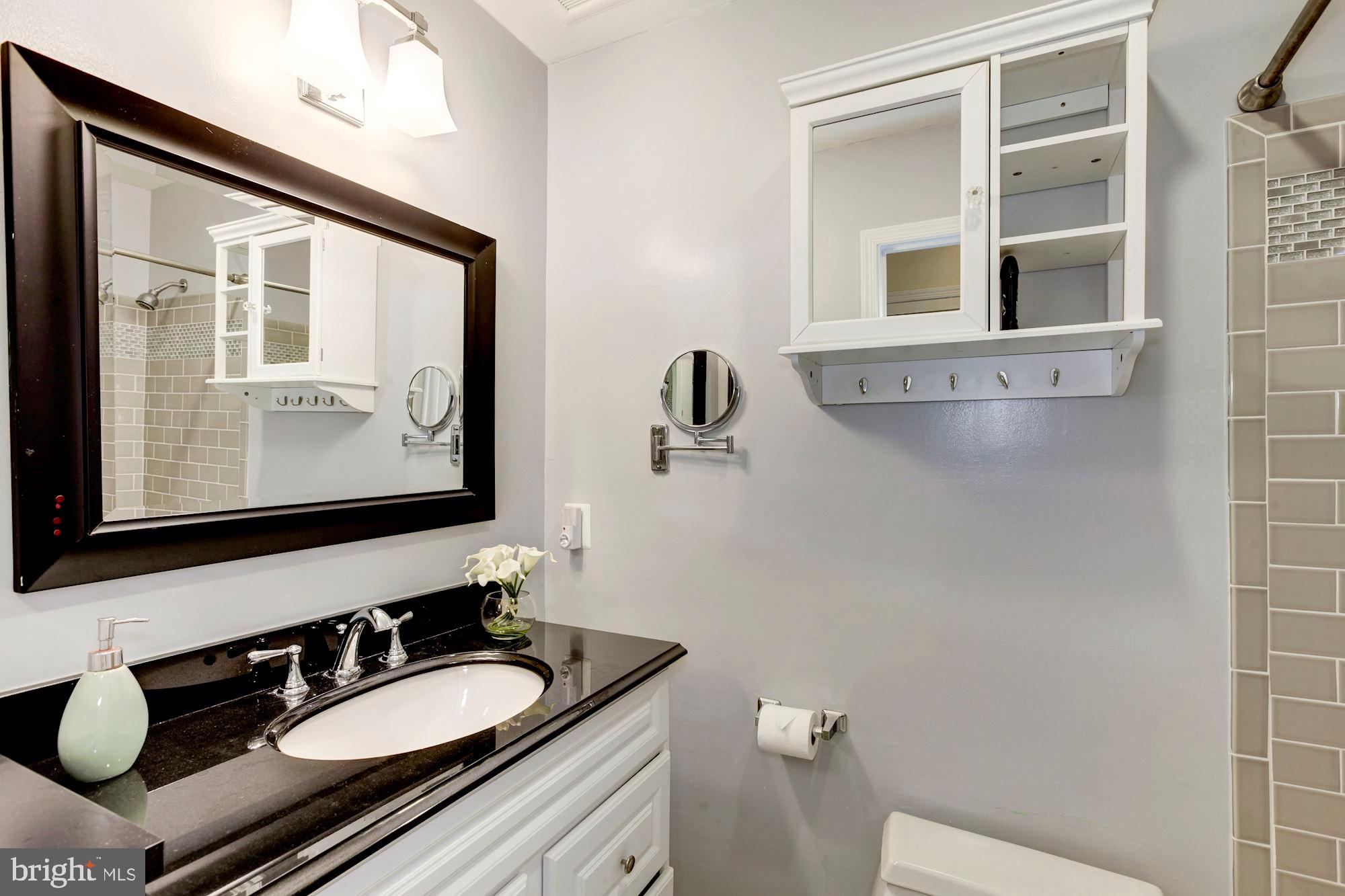 11817 Hunting Ridge Court Potomac, MD 20854 - Photo 22 of 31 Upper Level - Master Bath
