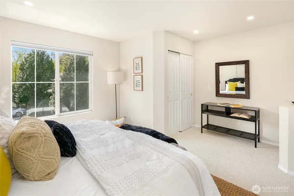 $725,000 | 5390 237th Terrace Southeast, Unit 302, Issaquah, WA 98029