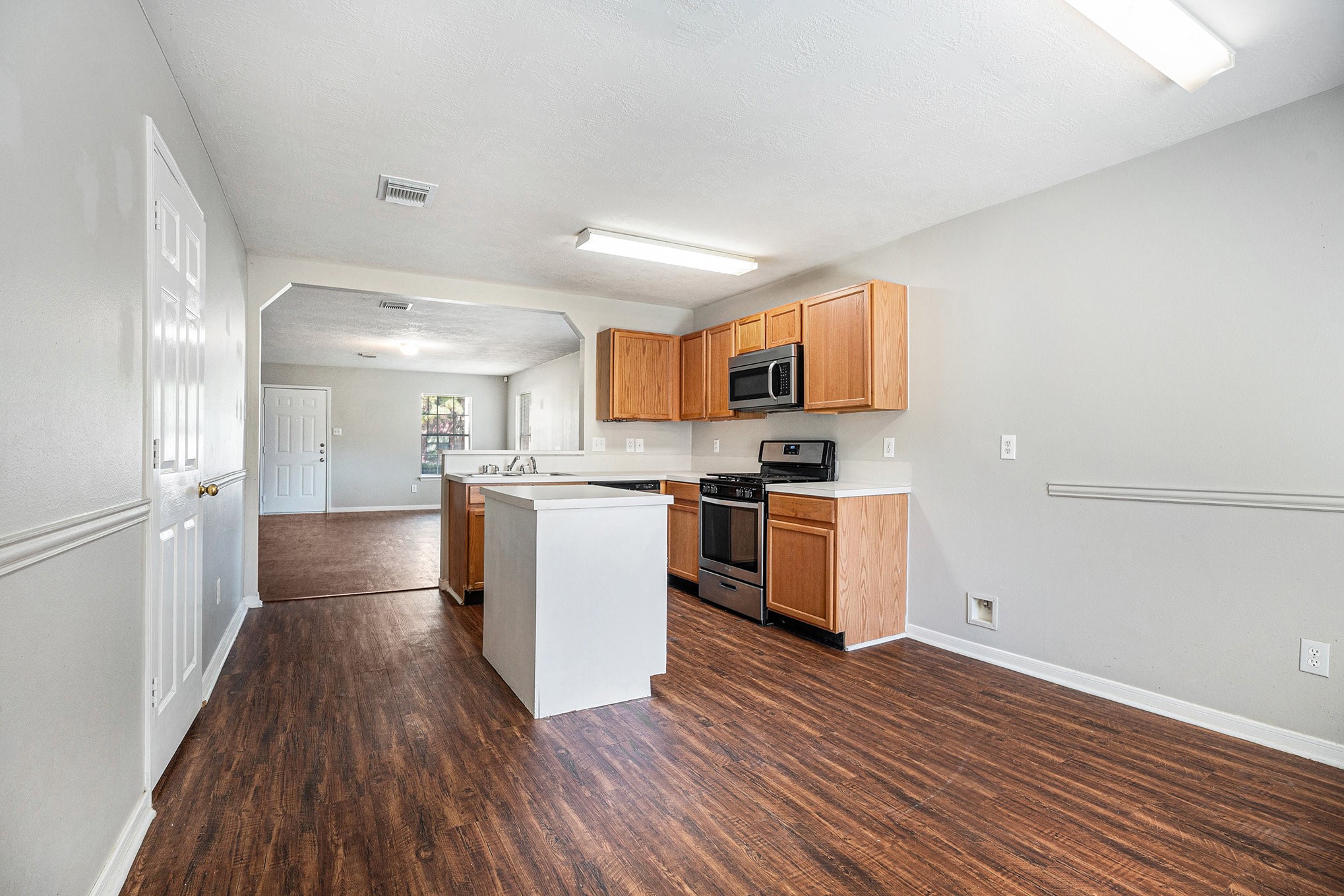 5314 Aloe Avenue Baytown, TX 77521 - Photo 5 of 17