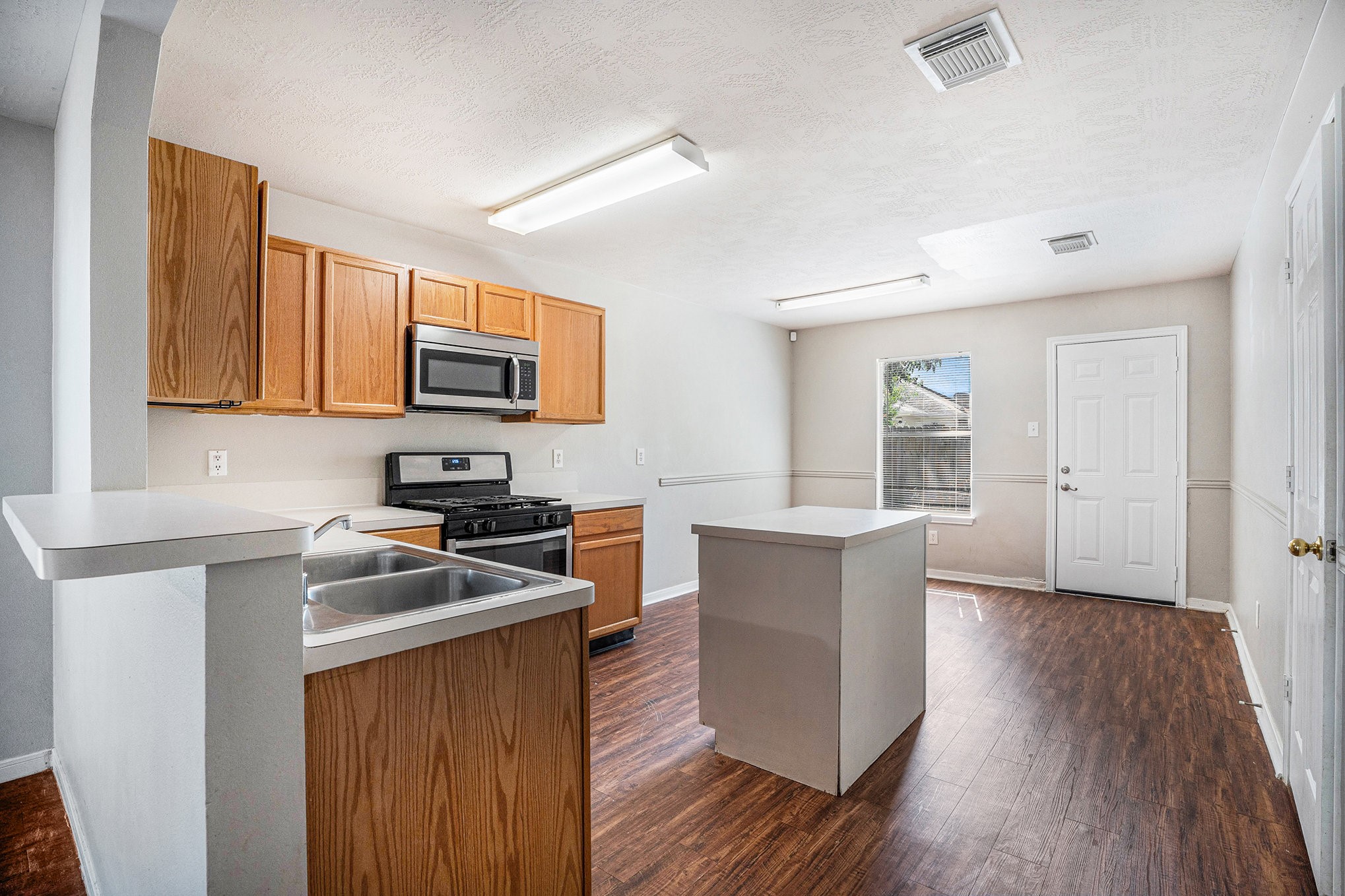 5314 Aloe Avenue Baytown, TX 77521 - Photo 6 of 17