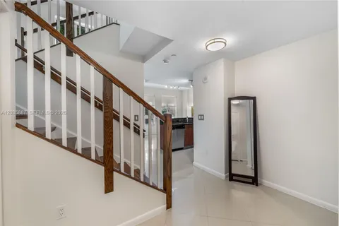 $475,000 | 7375 Southwest 90th Street, Unit TH107, Miami, FL 33156