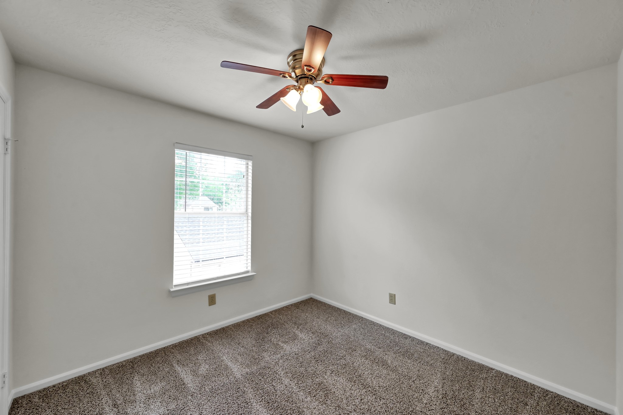 114 Regency Way Conroe, TX 77304 - Photo 32 of 48 Bedroom #3 of 5