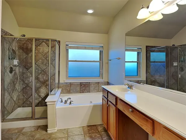 $2,700 | 1032 Bending Oak Drive, Cedar Hill, TX 75104