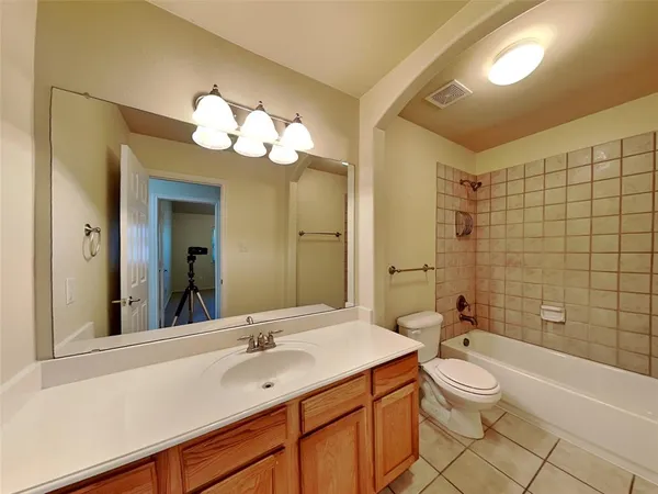 $2,700 | 1032 Bending Oak Drive, Cedar Hill, TX 75104