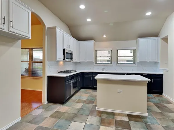 $2,700 | 1032 Bending Oak Drive, Cedar Hill, TX 75104