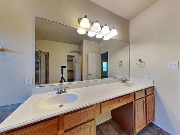 $2,700 | 1032 Bending Oak Drive, Cedar Hill, TX 75104