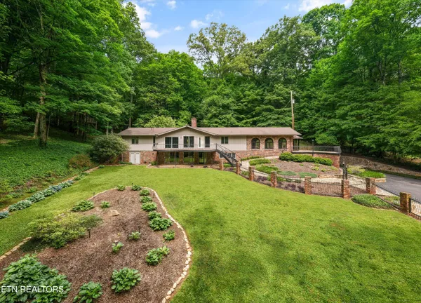 $1,215,000 | 3521 Montlake Drive, Knoxville, TN 37920