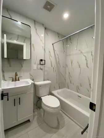 $3,200 | 855 Wyckoff Avenue, Unit 1 | Ridgewood