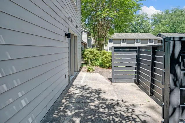 a view of a pathway with a house