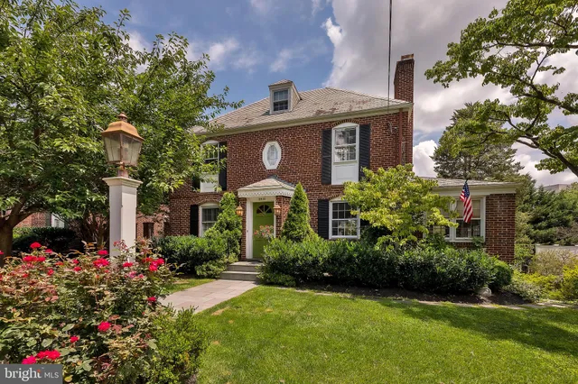 $1,399,000 | 8505 Lynwood Place, Chevy Chase, MD 20815