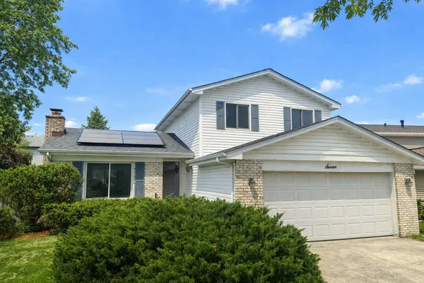 $3,200 | 7 Blue Jay Court, Woodridge, IL 60517