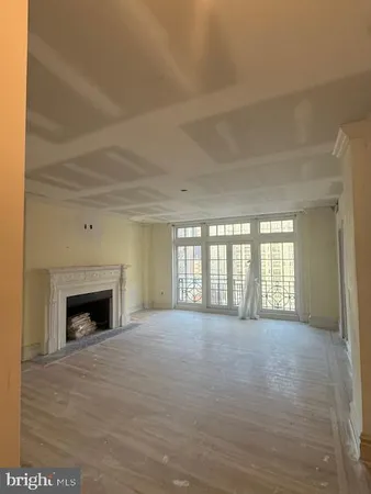 $13,845 | 1520-28 Spruce Street, Unit 1001, Philadelphia, PA 19102