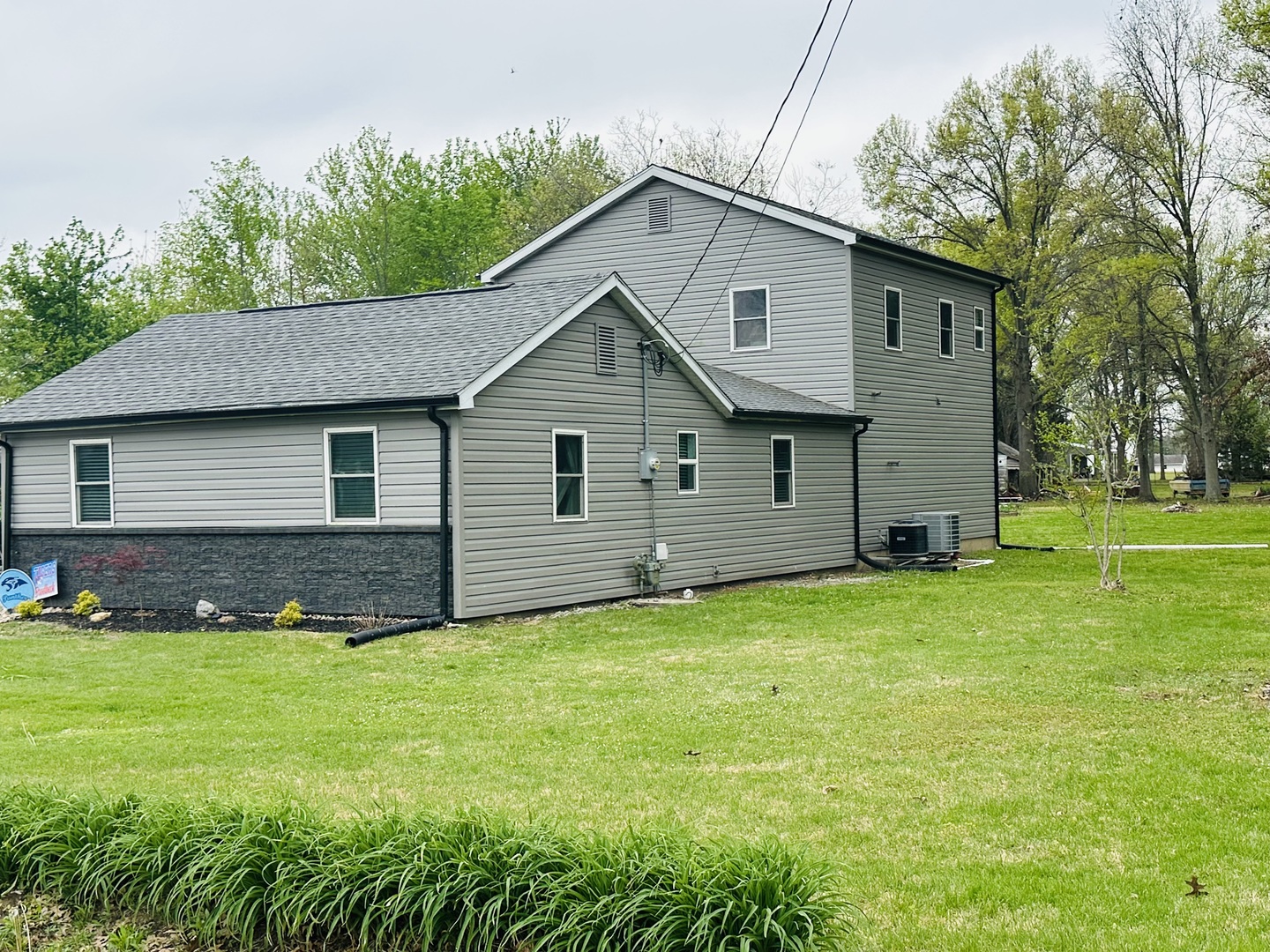 229 Broadway Street Tamaroa, IL 62888 - Photo 2 of 11 a front view of house with yard and green space